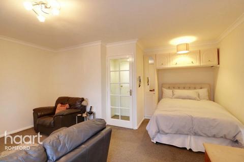 1 bedroom apartment for sale - Vignoles Road, Romford