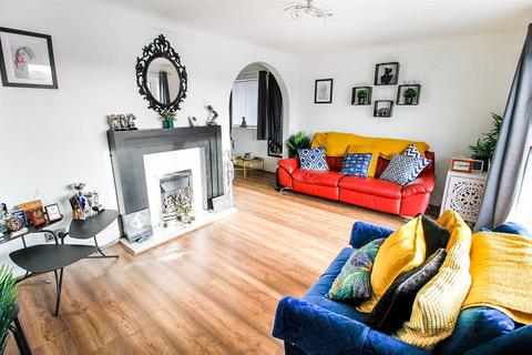 53 Ffordd Derwen, Rhyl, LL18 2LU