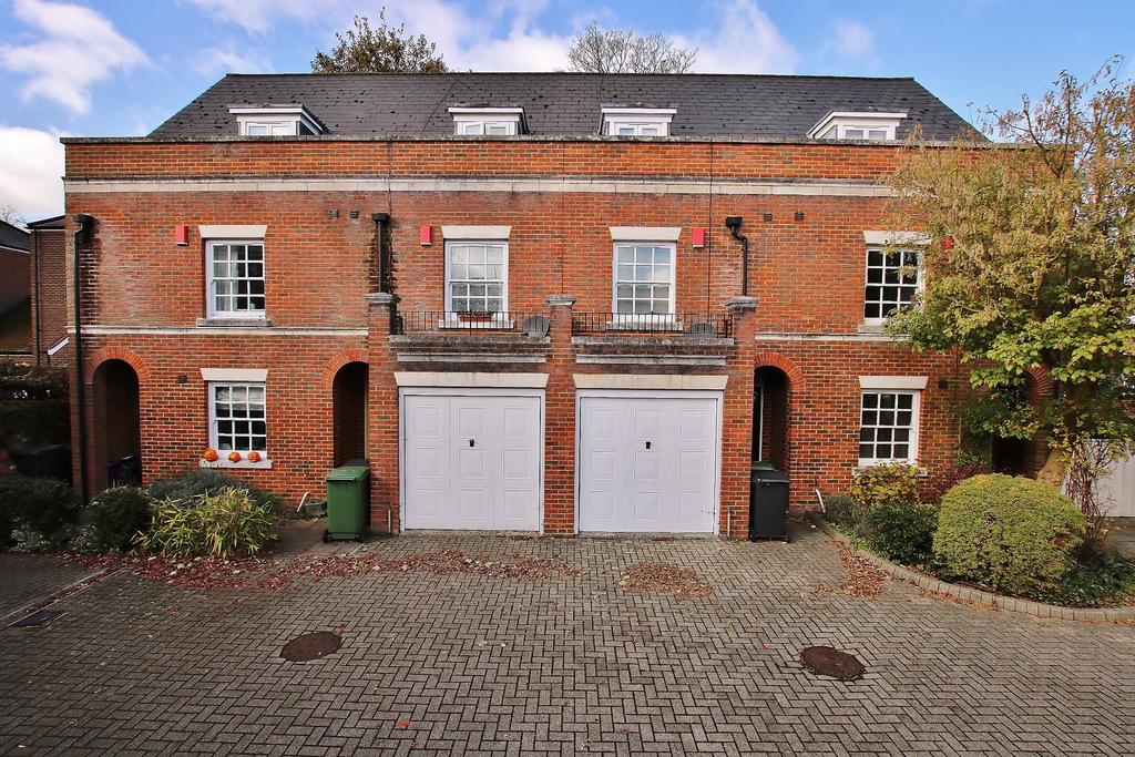 Terrace House, Parchment Street, Winchester 3 bed terraced house £2,000 pcm (£462 pw)