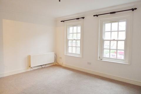 3 bedroom terraced house to rent, Terrace House, Parchment Street, Winchester