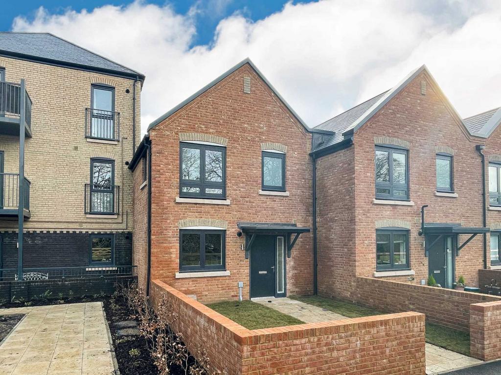 River Walk, Blandford St Mary 3 bed end of terrace house for sale £