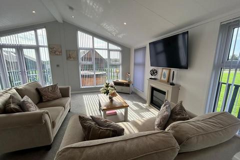 2 bedroom lodge for sale, Fitling Hull