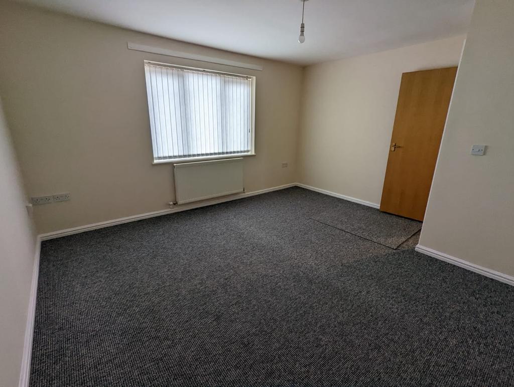 Queens Road, Skewen, Neath, Neath... 1 bed flat £450 pcm (£104 pw)