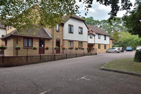1 bedroom ground floor flat for sale - Barrs Avenue, New Milton, Hampshire. BH25 5GQ