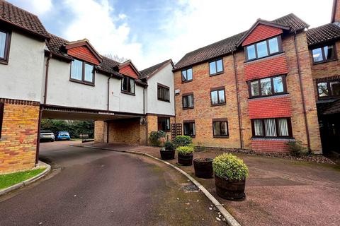 1 bedroom ground floor flat for sale, Barrs Avenue, New Milton, Hampshire. BH25 5GQ