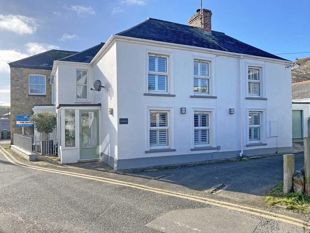 Perranporth less than 200 metres from the beach, Cornwall 4 bed semi