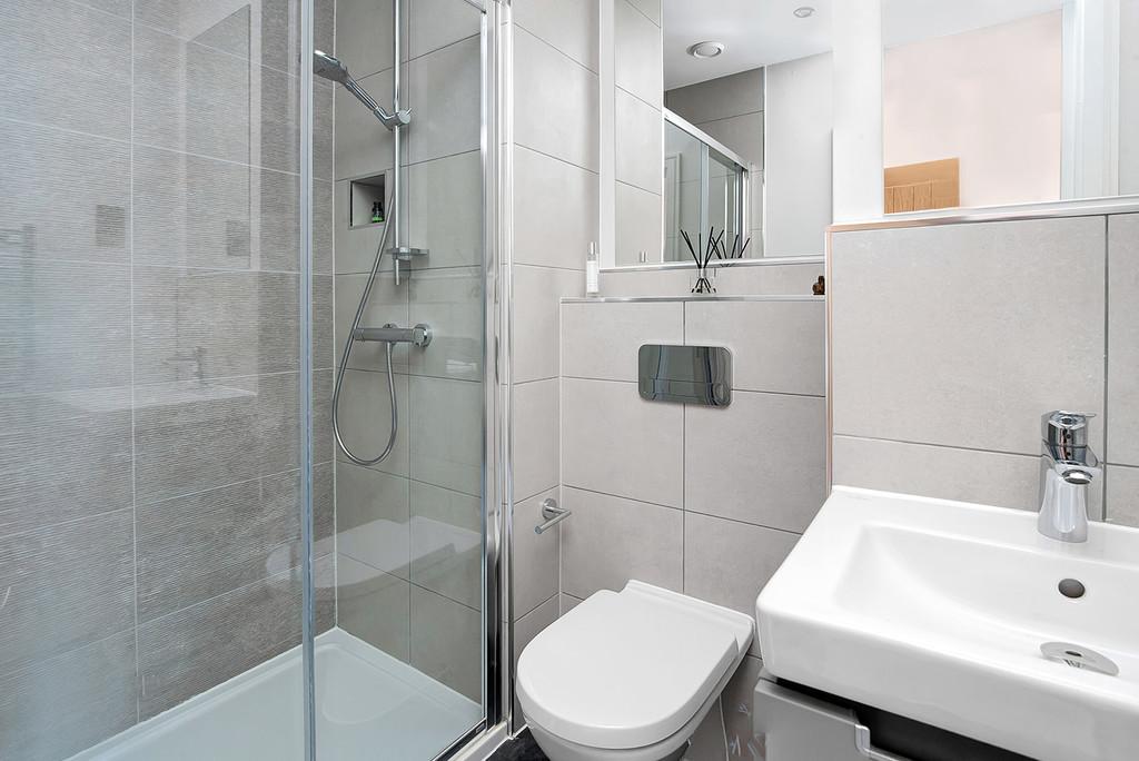 Bedroom 2 ensuite