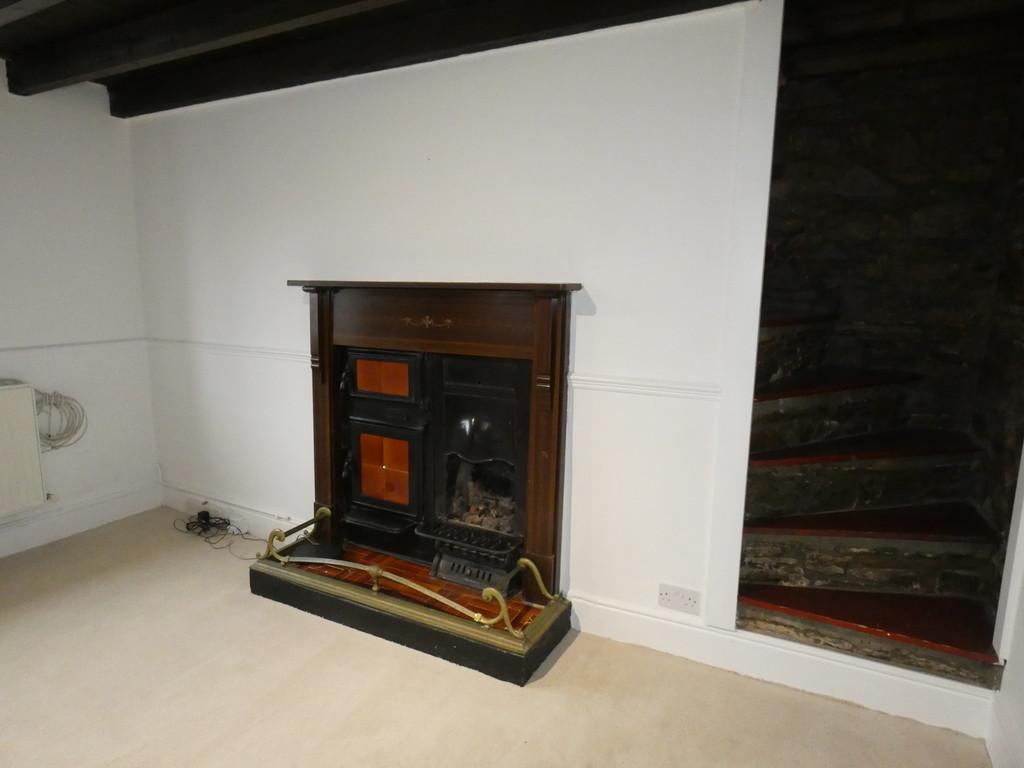 Crown Road, Kenfig Hill 3 bed semidetached house £900 pcm (£208 pw)