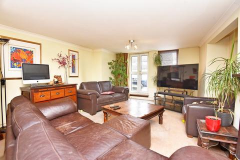 2 bedroom ground floor flat for sale, Harlow Moor Drive, Harrogate