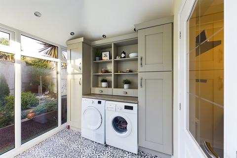 3 bedroom semi-detached house for sale - Sussex Crescent, Castleford
