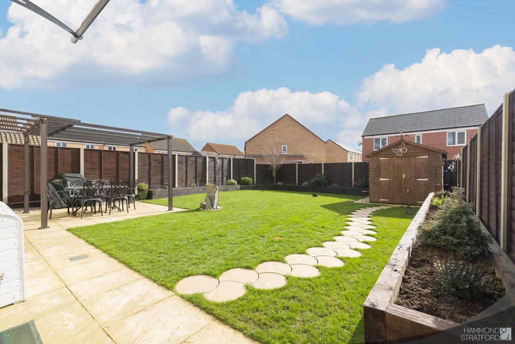 Reeve Way, Wymondham 5 bed detached house £400,000