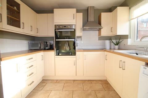 18 Cheyney Walk, Westbury, BA13 3UH