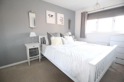 18 Cheyney Walk, Westbury, BA13 3UH