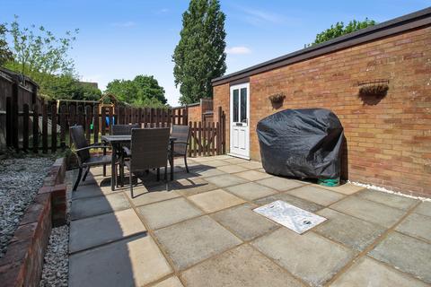 18 Cheyney Walk, Westbury, BA13 3UH