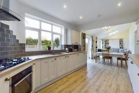 4 bedroom detached house for sale, Church Road, Stretton