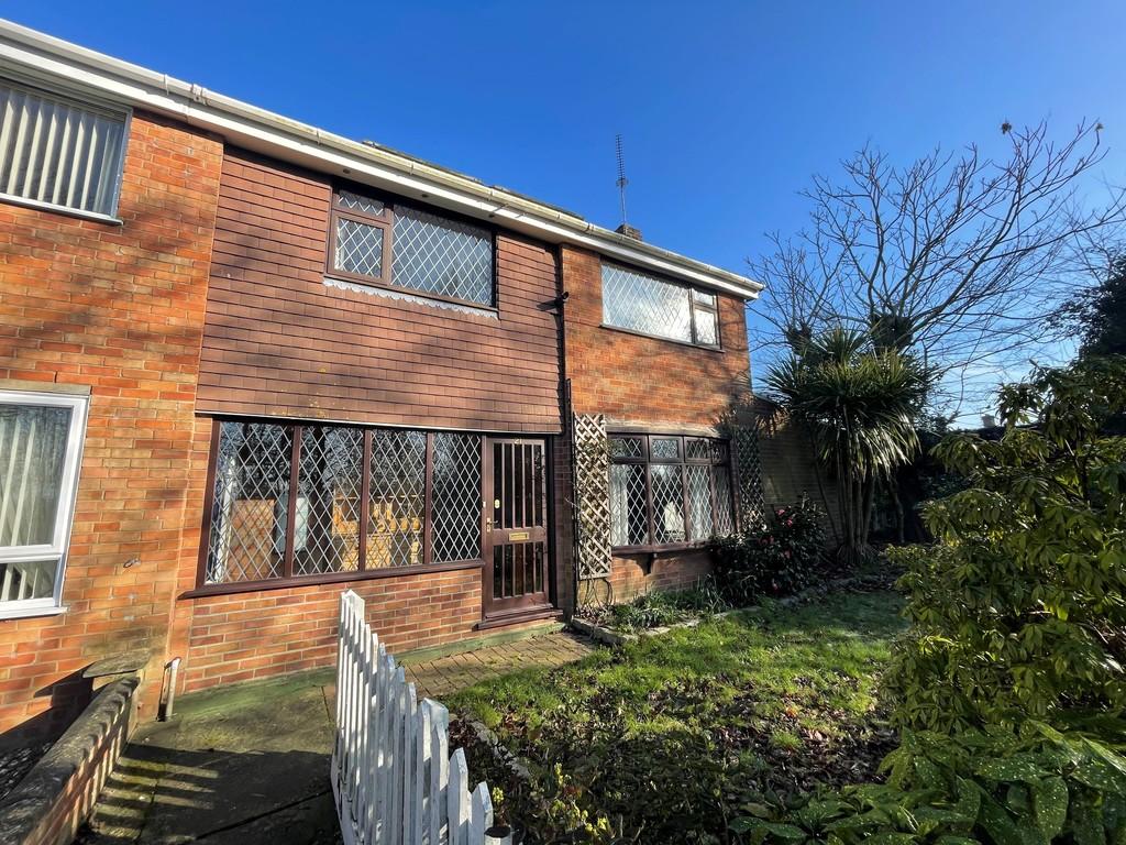 Alder Close, Bradwell 4 bed semidetached house £275,000