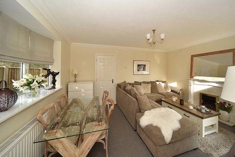 2 bedroom end of terrace house to rent, Field Side Close, Mobberley