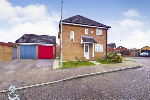 3 bedroom detached house to rent, George Baldry Way, Bungay