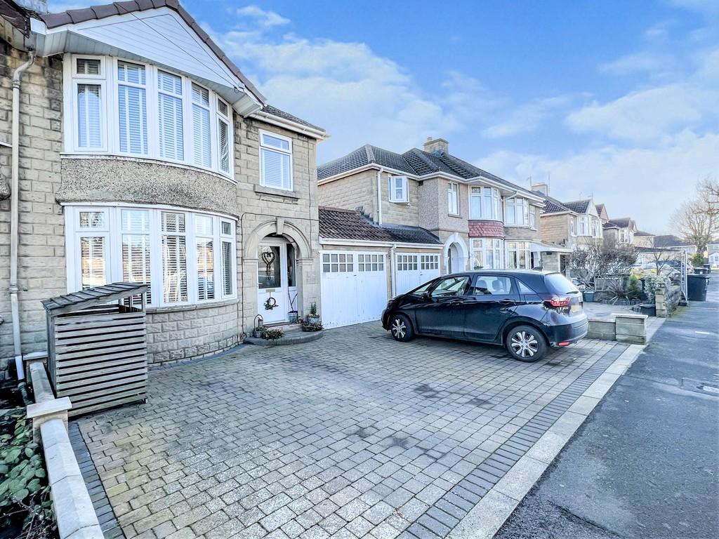 Cornwall Avenue, Swindon 3 bed semidetached house £325,000