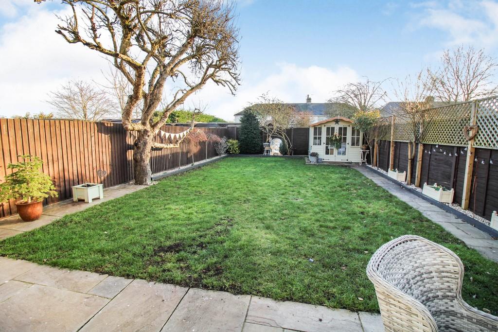 Cornwall Avenue, Swindon 3 bed semidetached house £325,000