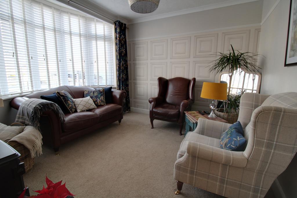 Cornwall Avenue, Swindon 3 bed semidetached house £325,000