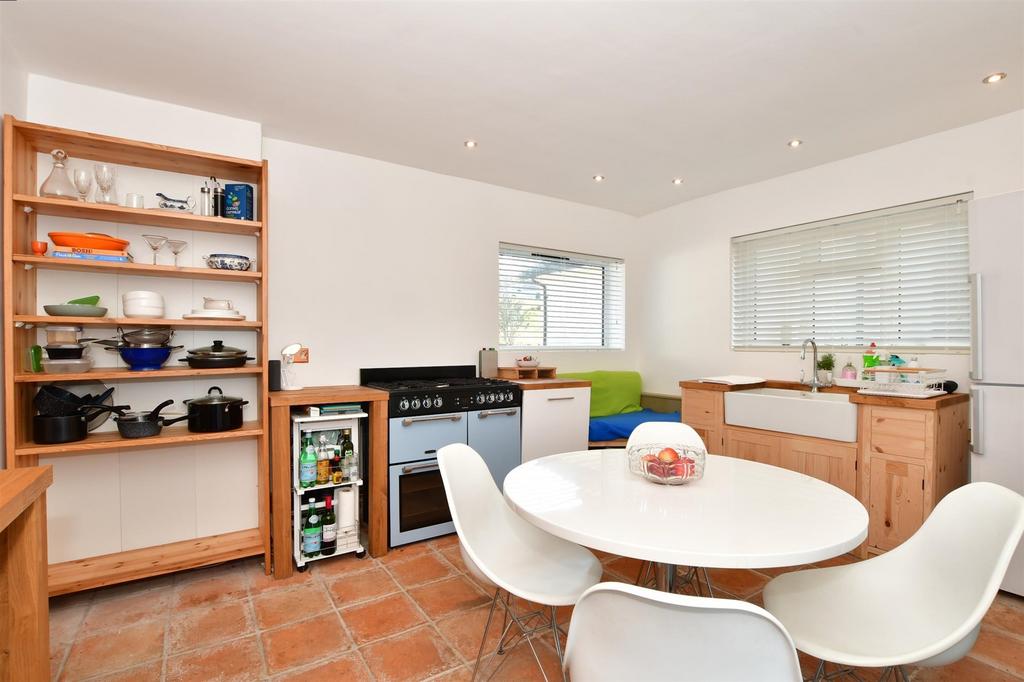 Kitchen/ Breakfast Room