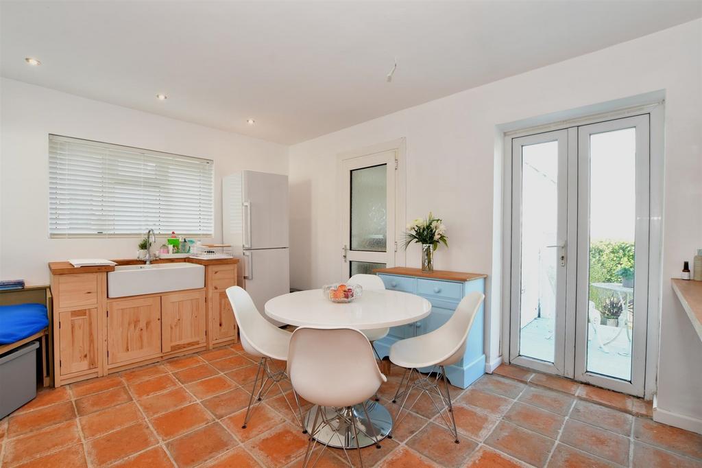 Kitchen/ Breakfast Room