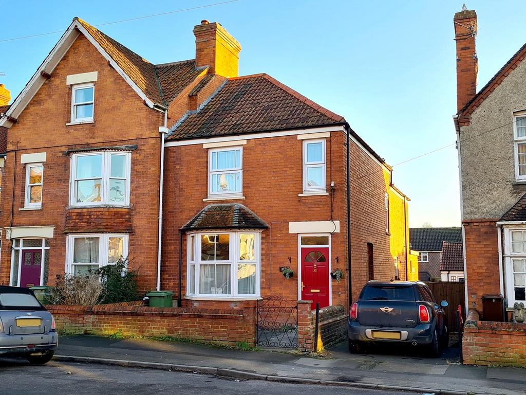 Benedict Street, Glastonbury, BA6 3 bed end of terrace house £349,950