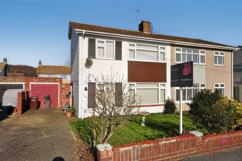 Broomfield, Hadleigh 3 bed semidetached house for sale £385,000