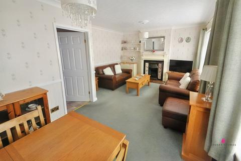 58 Broomfield, Benfleet, SS7 2SW
