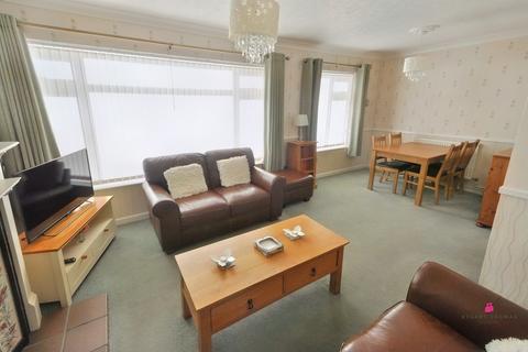 58 Broomfield, Benfleet, SS7 2SW