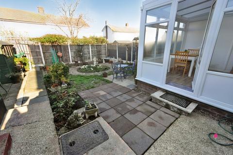 58 Broomfield, Benfleet, SS7 2SW