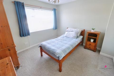 58 Broomfield, Benfleet, SS7 2SW