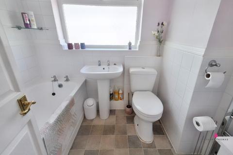 58 Broomfield, Benfleet, SS7 2SW