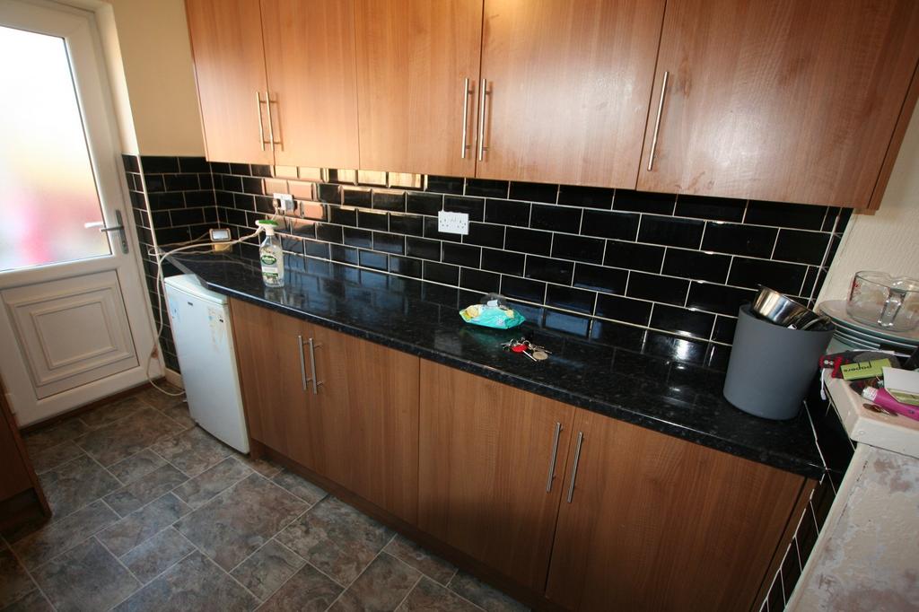 Highfield Road, Ellesmere Port... 3 bed terraced house £105,000