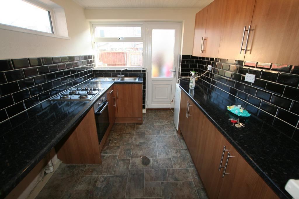 Highfield Road, Ellesmere Port... 3 bed terraced house £105,000