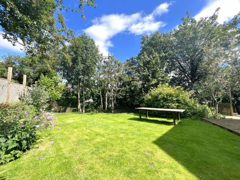 Oxford Road, Banbury. Prime location in a secluded large plot. 4 bed