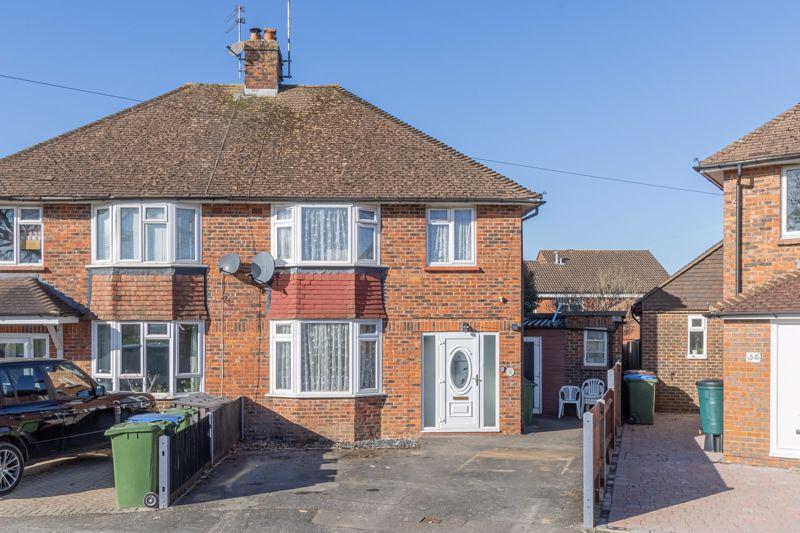 Comptons Lane, Horsham 3 bed semidetached house £450,000