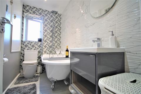 2 bedroom end of terrace house for sale - Pettingrew Close, Walnut Tree, Milton Keynes, MK7