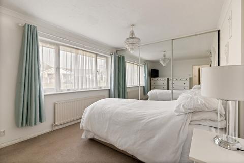 7 Birkdale Drive, Folkestone, CT19 5LP