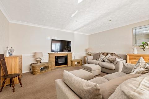 7 Birkdale Drive, Folkestone, CT19 5LP