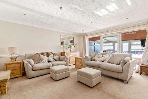 7 Birkdale Drive, Folkestone, CT19 5LP