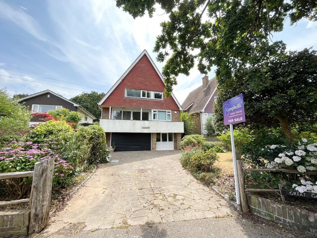 Maple Walk, BexhillonSea, TN39 3 bed detached house for sale £599,950