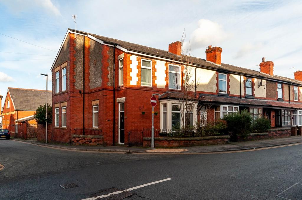 Heath Road, AshtoninMakerfield... 3 bed end of terrace house £149,950