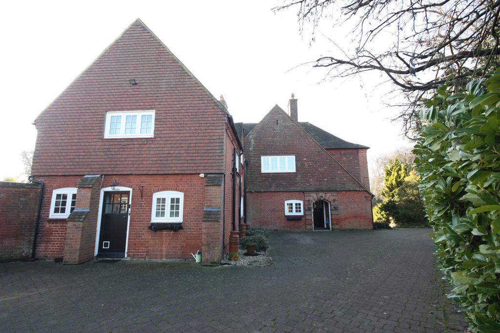 Great Warley Street, Great Warley, Brentwood, CM13 6 bed detached house £3,500,000