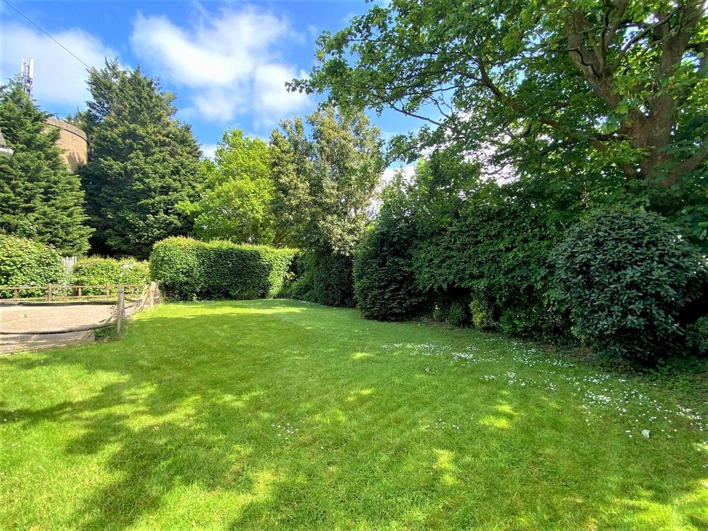 Cookstown Close, Ninfield, Battle, TN33 5 bed detached bungalow for