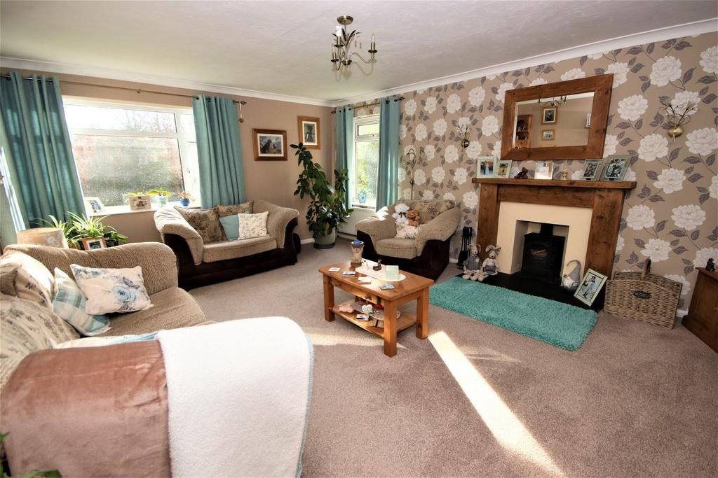 Cookstown Close, Ninfield, Battle, TN33 5 bed detached bungalow for