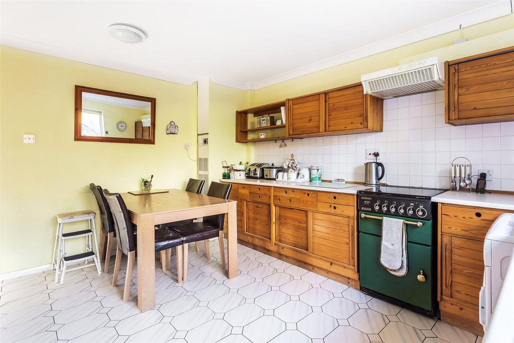 Chester Close, Pixham, Dorking, Surrey, RH4 2 bed terraced house £375,000