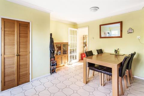 32 Chester Close, Dorking, RH4 1PP
