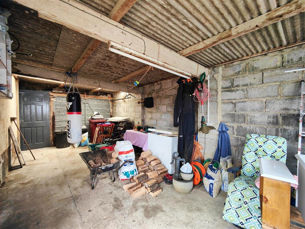 Lean-to Garage